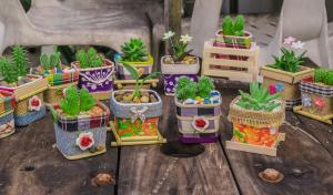 how to paint plastic plant pots