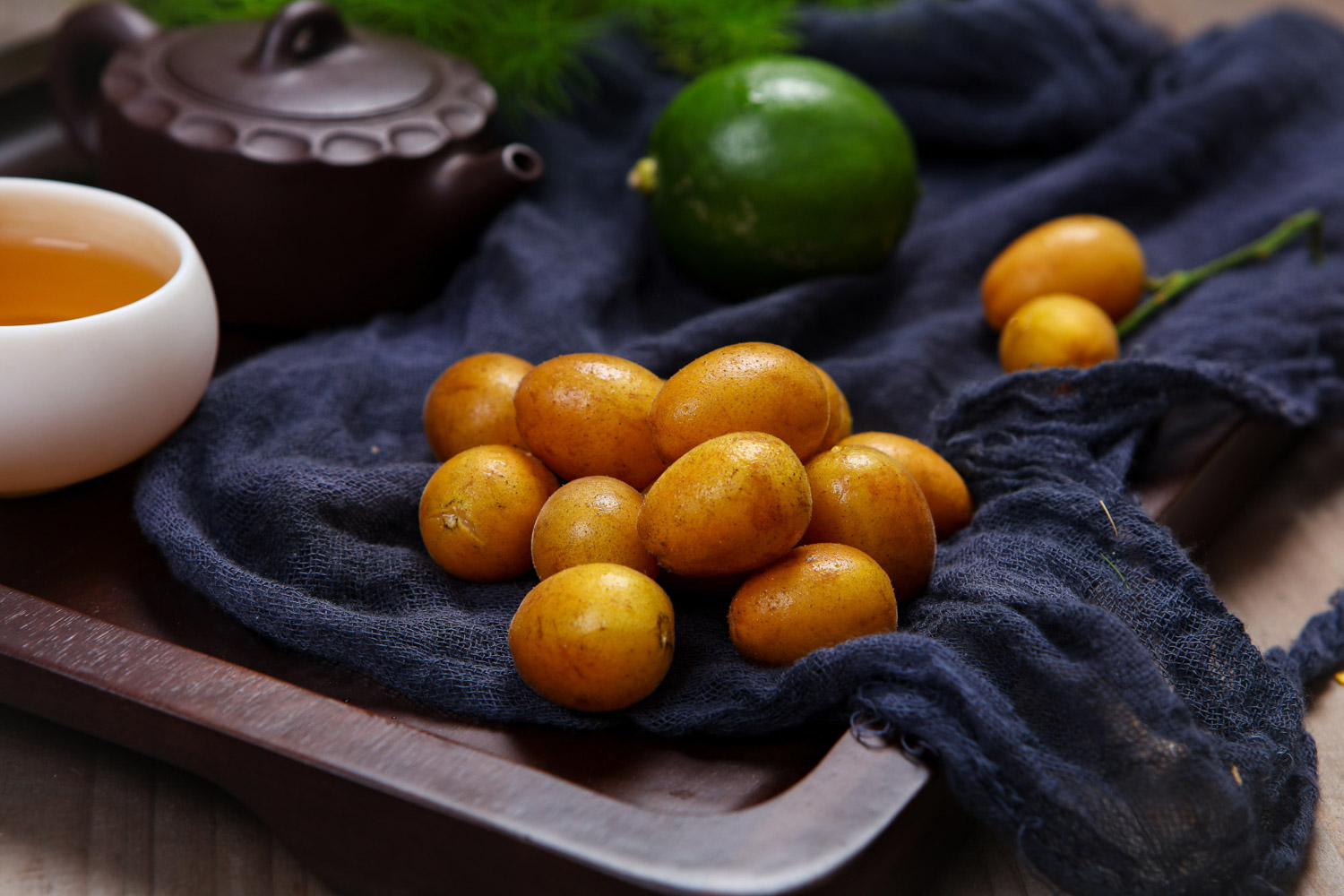 Yellow peel fruit