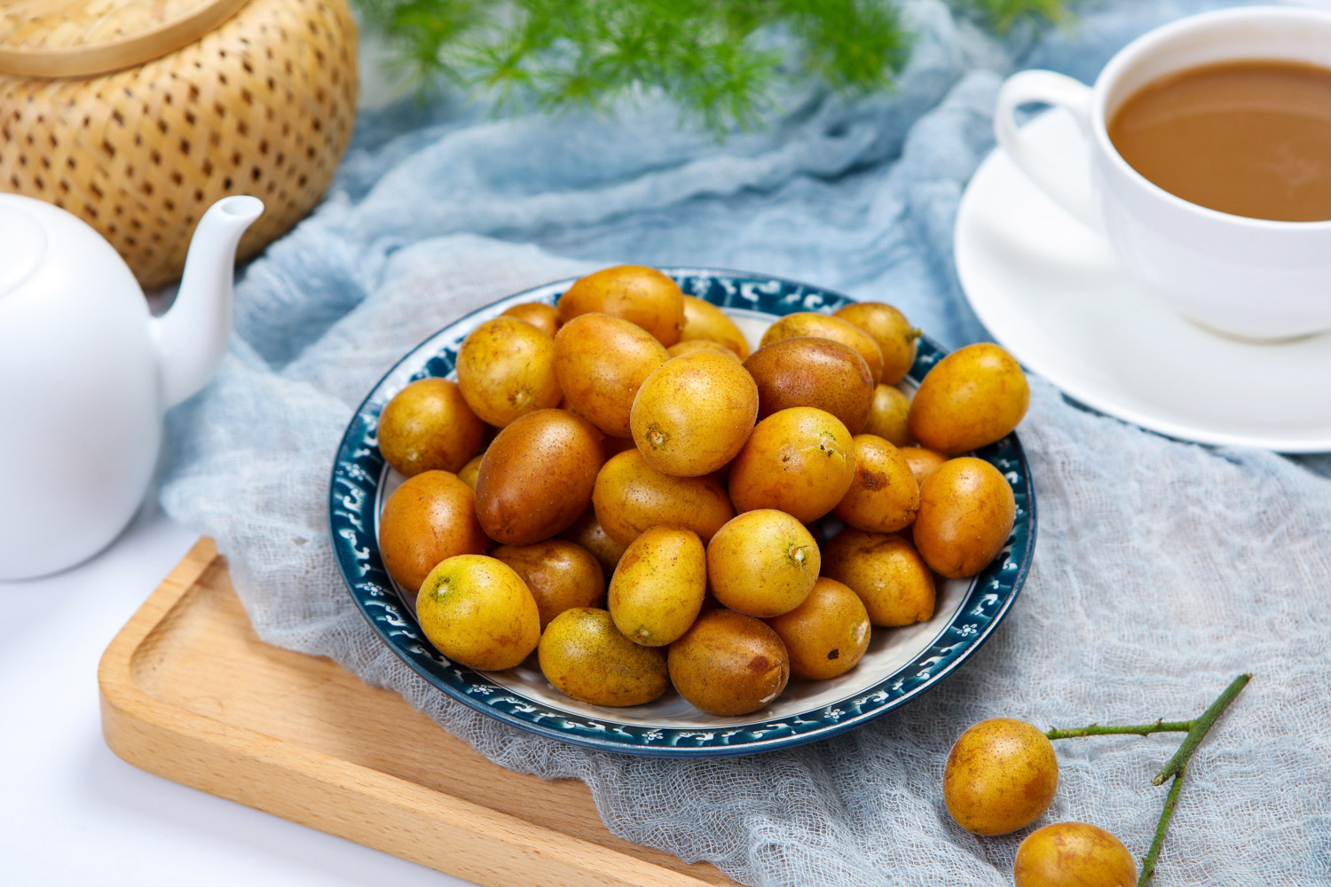 Yellow peel fruit